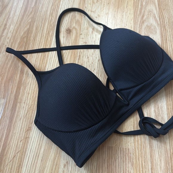 Black Strappy Bralette - Picture 2 of 9